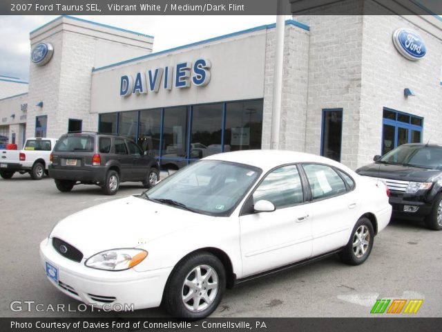 2007 Ford Taurus SEL in Vibrant White