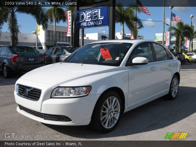 2009 Volvo S40 2.4i in Ice White