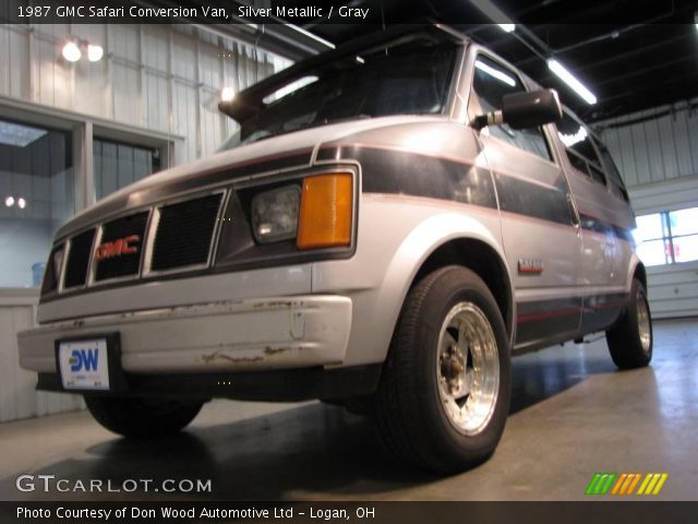 1987 GMC Safari Conversion Van in Silver Metallic