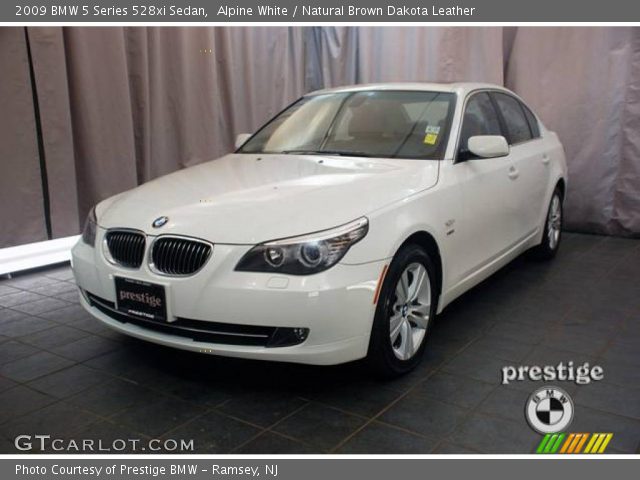 2009 BMW 5 Series 528xi Sedan in Alpine White