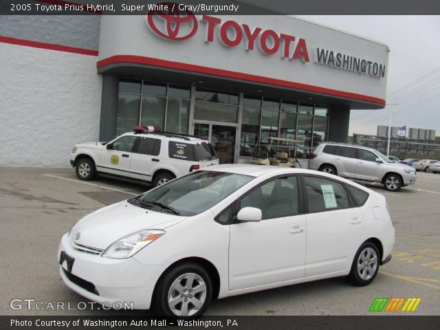 2005 Toyota Prius Hybrid in Super White