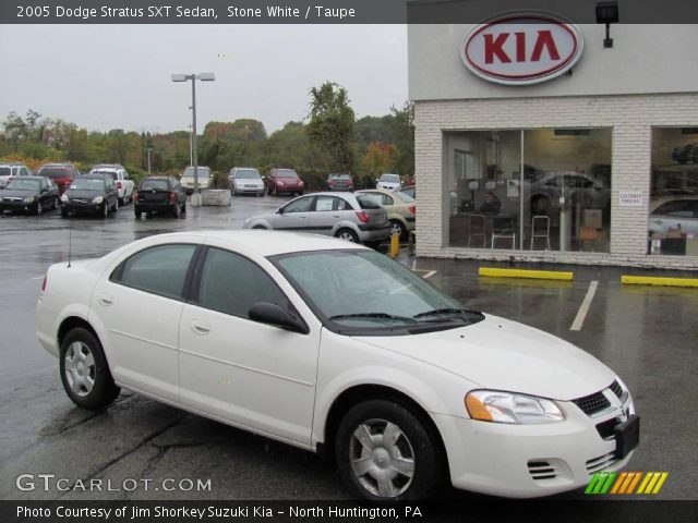 2005 Dodge Stratus SXT Sedan in Stone White