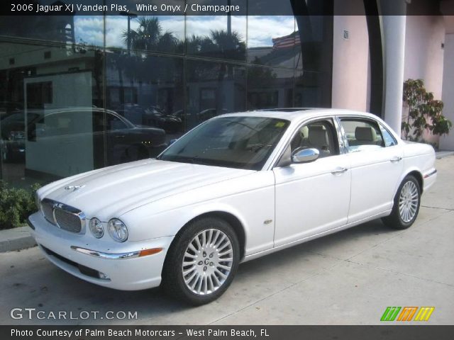 2006 Jaguar XJ Vanden Plas in White Onyx