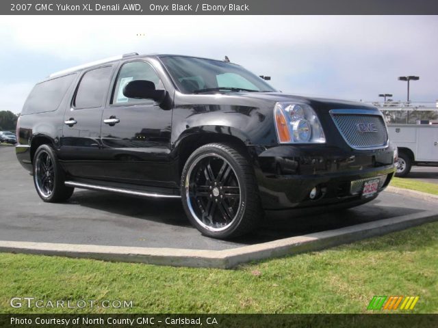 2007 GMC Yukon XL Denali AWD in Onyx Black