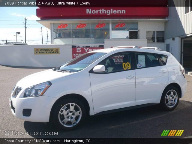 2009 Pontiac Vibe 2.4 AWD in Ultra White