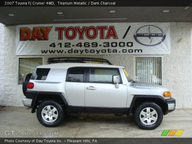 2007 Toyota FJ Cruiser 4WD in Titanium Metallic