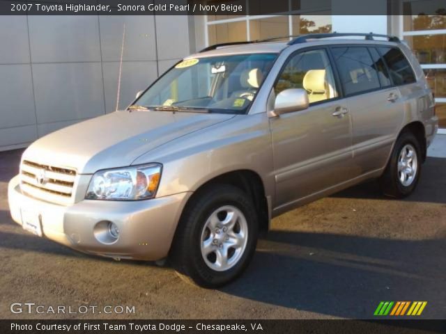 2007 Toyota Highlander  in Sonora Gold Pearl