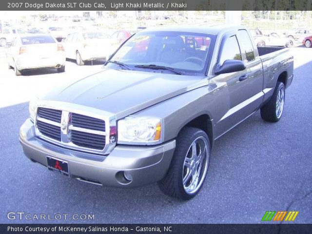 2007 Dodge Dakota SLT Club Cab in Light Khaki Metallic