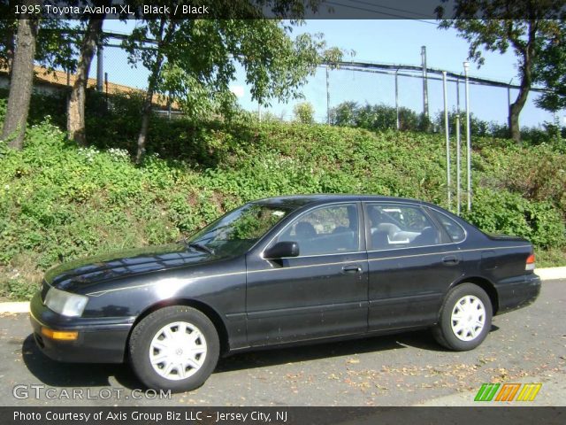 1995 Toyota Avalon XL in Black