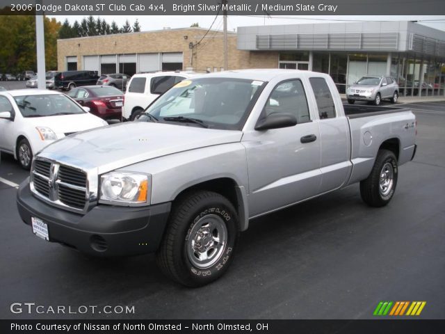 2006 Dodge Dakota ST Club Cab 4x4 in Bright Silver Metallic