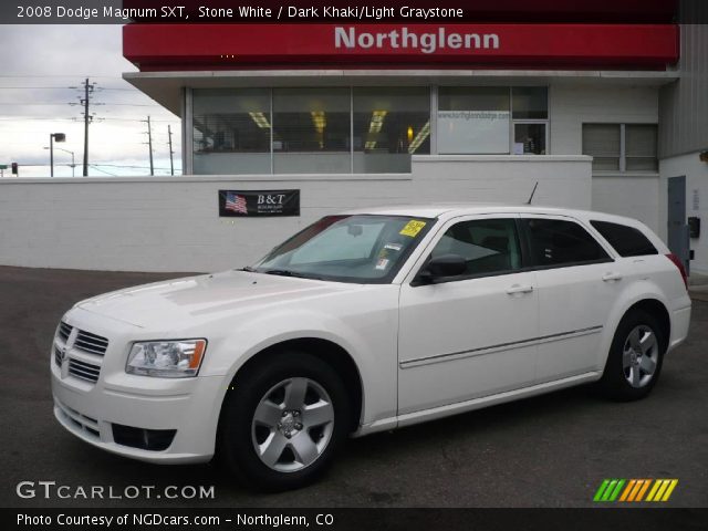 2008 Dodge Magnum SXT in Stone White