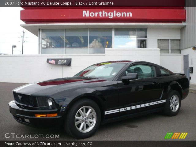 2007 Ford Mustang V6 Deluxe Coupe in Black