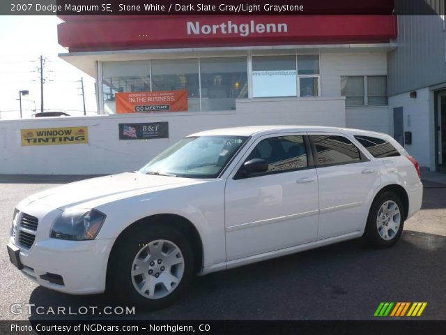 2007 Dodge Magnum SE in Stone White