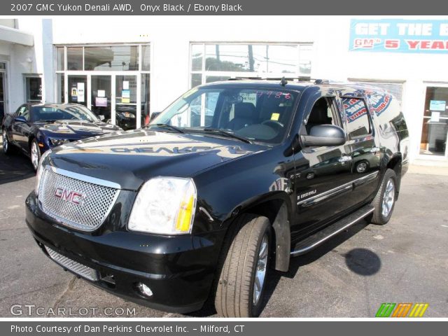 2007 GMC Yukon Denali AWD in Onyx Black