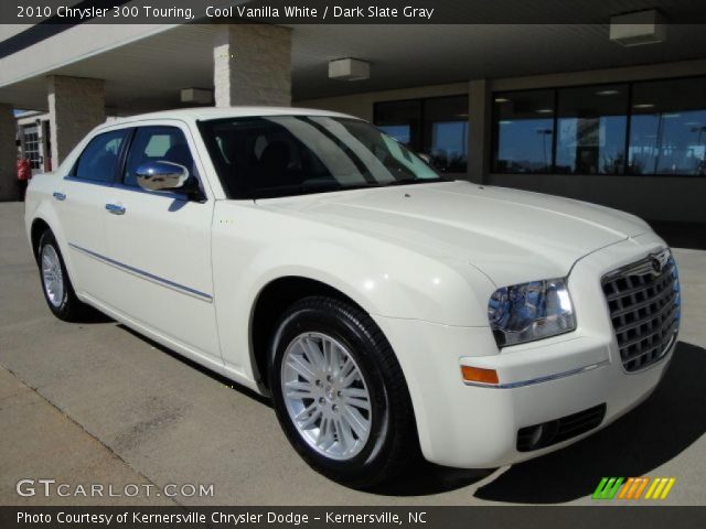 2010 Chrysler 300 Touring in Cool Vanilla White