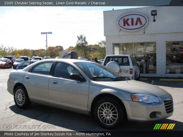 2005 Chrysler Sebring Sedan in Linen Gold Metallic