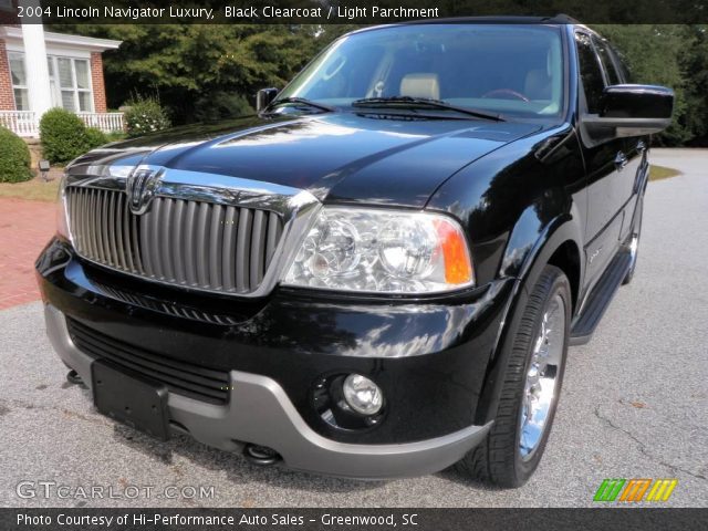 2004 Lincoln Navigator Luxury in Black Clearcoat