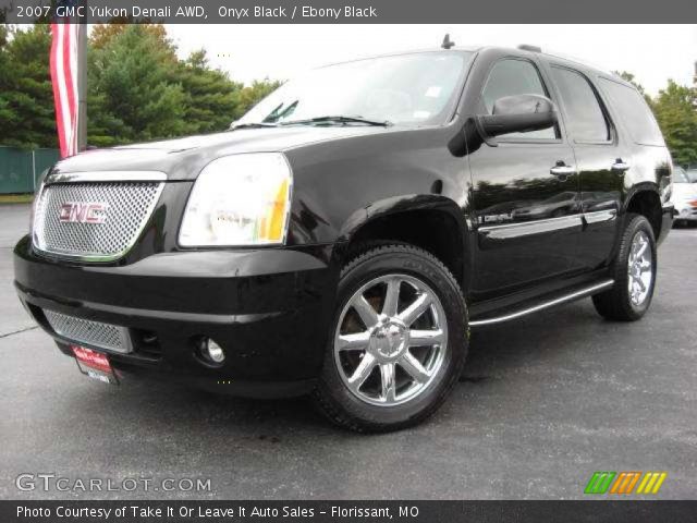 2007 GMC Yukon Denali AWD in Onyx Black