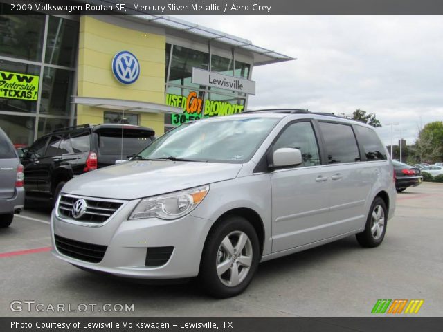 2009 Volkswagen Routan SE in Mercury Sliver Metallic