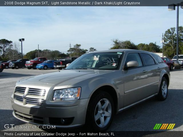 2008 Dodge Magnum SXT in Light Sandstone Metallic