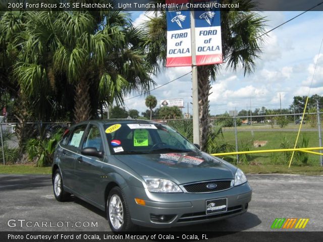 2005 Ford Focus ZX5 SE Hatchback in Light Tundra Metallic