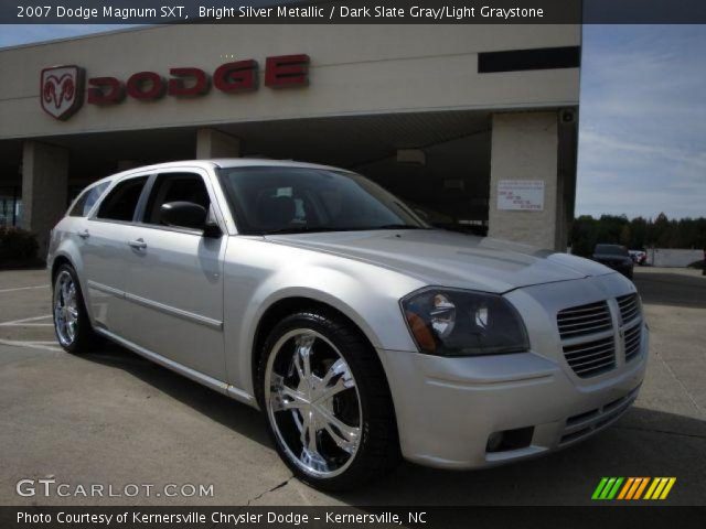 2007 Dodge Magnum SXT in Bright Silver Metallic