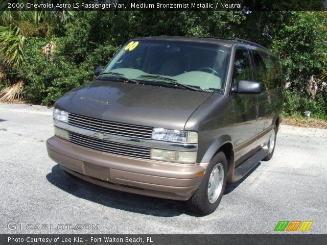 2000 Chevrolet Astro LS Passenger Van in Medium Bronzemist Metallic
