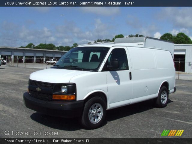 2009 Chevrolet Express 1500 Cargo Van in Summit White