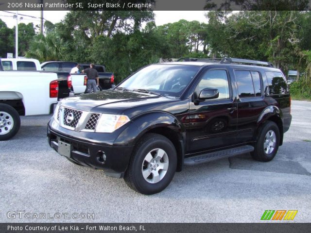 2006 Nissan Pathfinder SE in Super Black