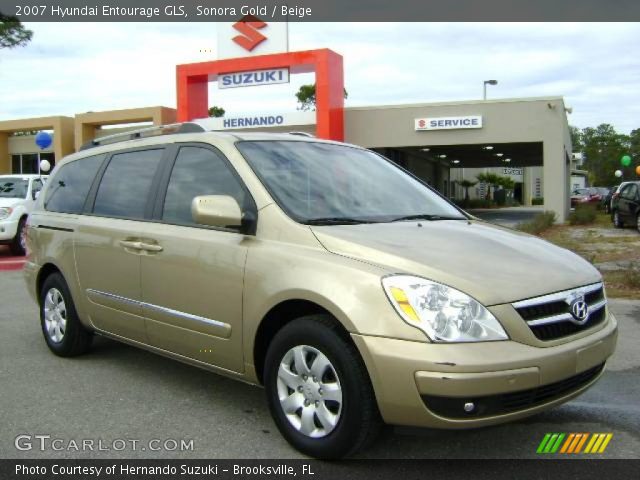 2007 Hyundai Entourage GLS in Sonora Gold