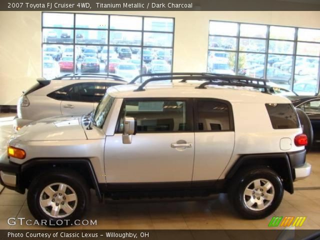2007 Toyota FJ Cruiser 4WD in Titanium Metallic