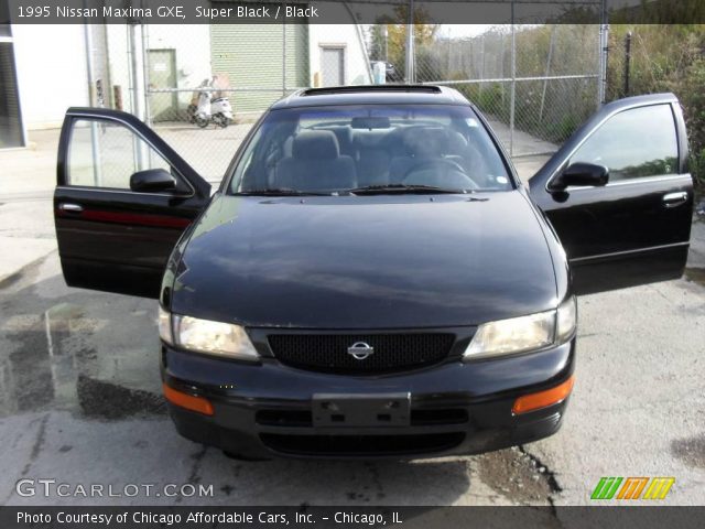 1995 Nissan Maxima GXE in Super Black