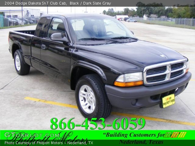 2004 Dodge Dakota SXT Club Cab in Black