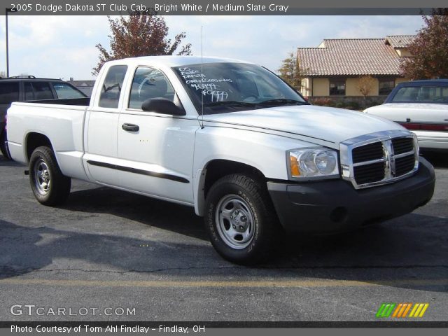2005 Dodge Dakota ST Club Cab in Bright White