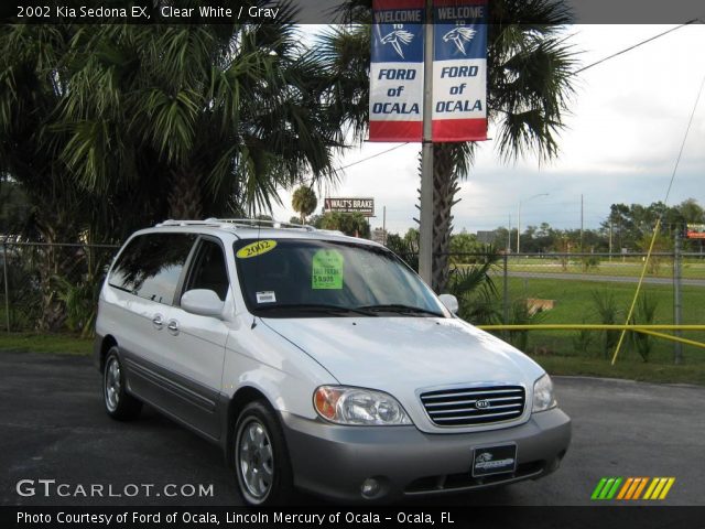 2002 Kia Sedona EX in Clear White