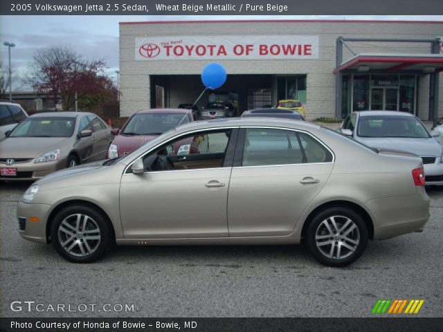 2005 Volkswagen Jetta 2.5 Sedan in Wheat Beige Metallic