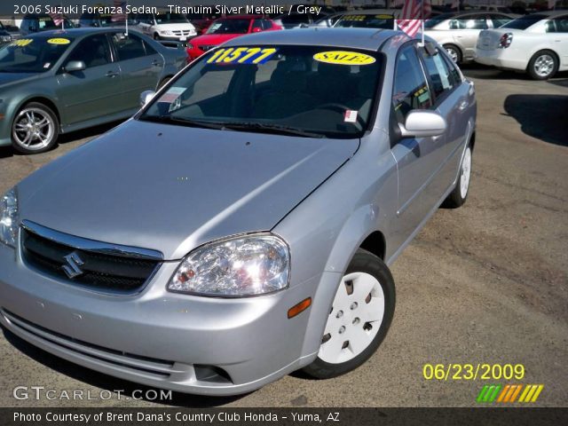 2006 Suzuki Forenza Sedan in Titanuim Silver Metallic