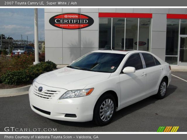 2007 Toyota Camry LE in Super White