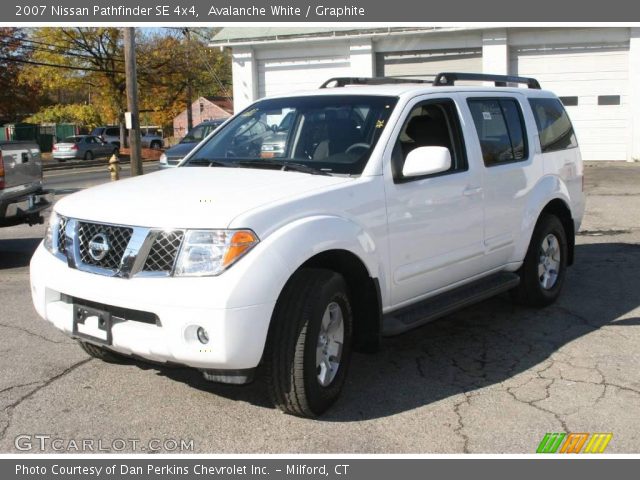 2007 Nissan Pathfinder SE 4x4 in Avalanche White