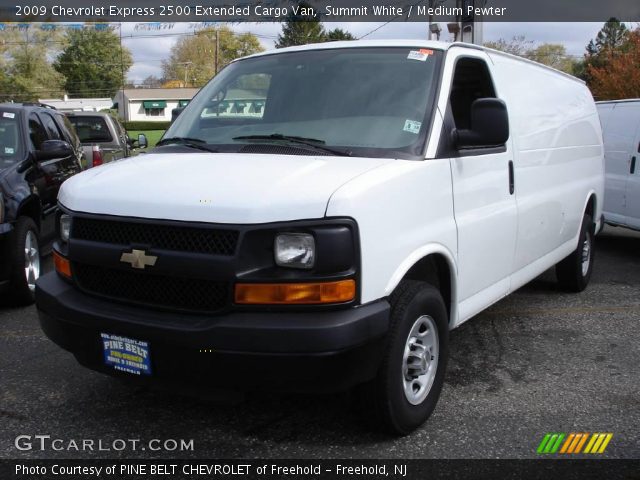 2009 Chevrolet Express 2500 Extended Cargo Van in Summit White