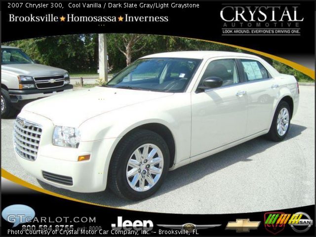 2007 Chrysler 300  in Cool Vanilla