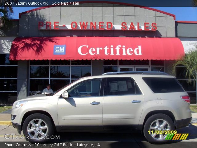 2007 Saturn Outlook XR in Gold Mist
