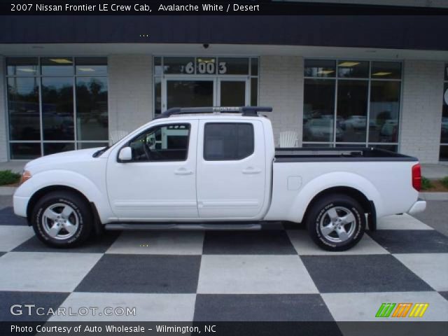 2007 Nissan Frontier LE Crew Cab in Avalanche White