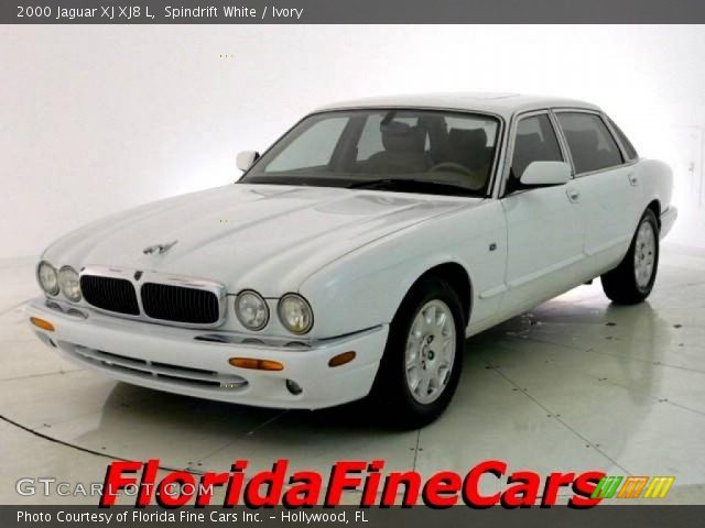 2000 Jaguar XJ XJ8 L in Spindrift White