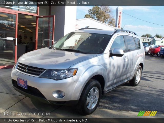 2009 Mitsubishi Outlander ES in Cool Silver Metallic