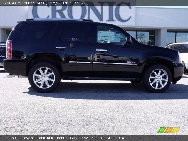 2009 GMC Yukon Denali in Onyx Black