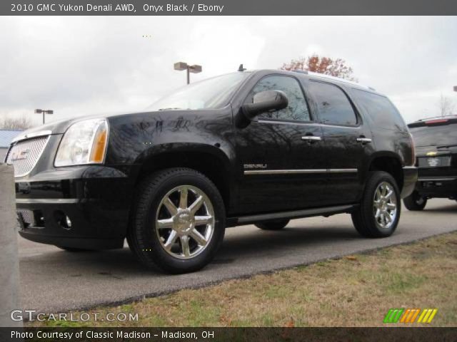 2010 GMC Yukon Denali AWD in Onyx Black