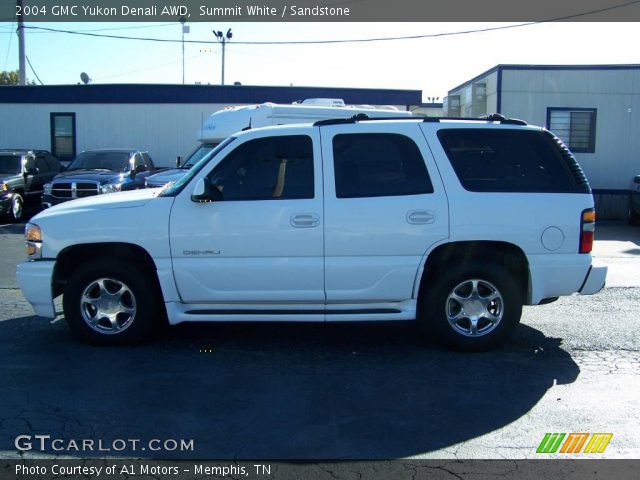 2004 GMC Yukon Denali AWD in Summit White