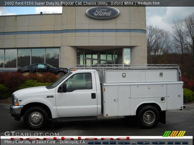 2002 Ford F350 Super Duty XL Regular Cab Chassis Utility in Oxford White