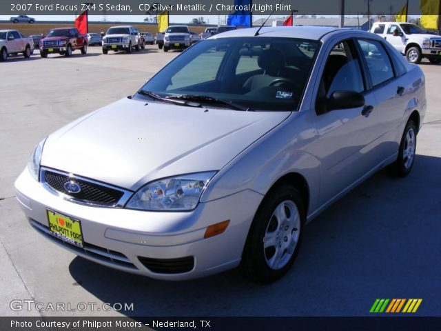 2007 Ford Focus ZX4 S Sedan in CD Silver Metallic